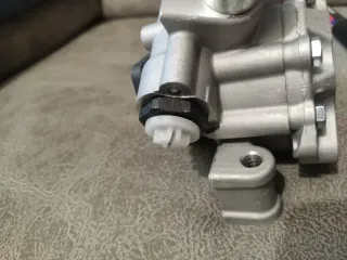 Bomba dirección Mercedes CDI