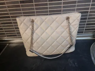 Bolso Guess Blanco Acolchado Nuevo con etiquetas