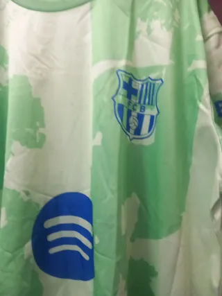 Camiseta verde con logo FC Barcelona