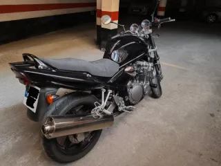Suzuki Bandit 600 Naked Negra