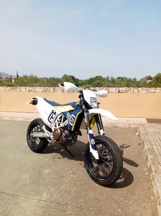 Husqvarna 701 Supermoto 2016