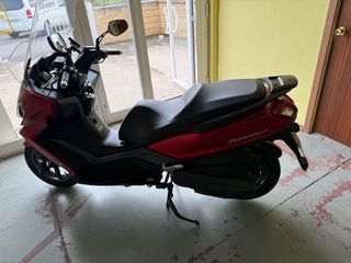 Kymco Super Dink 350i Roja y Negra