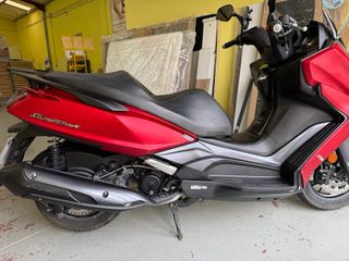 Kymco Super Dink 350i Roja y Negra