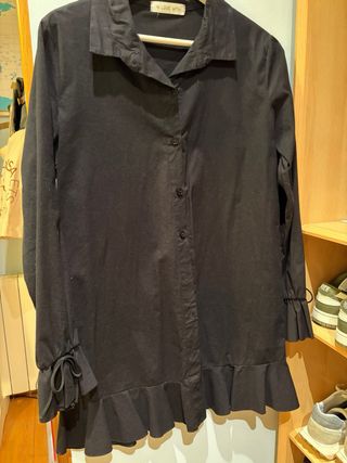 Vestido negro con cuello de camisa In Love With