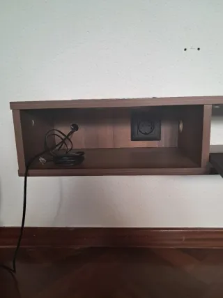 Mueble TV flotante madera.