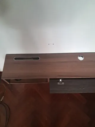 Mueble TV flotante madera.