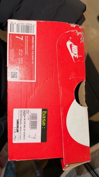 Zapatos Nike Blancos y Dorados