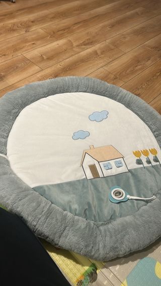 Parque infantil redondo con diseño