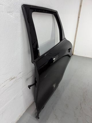 Puerta trasera izquierda VW Touareg 2010-2018 7P0833311