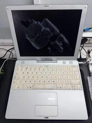 Apple iBook M6497 a funcionar