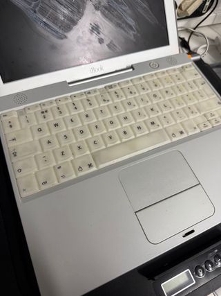 Apple iBook M6497 a funcionar