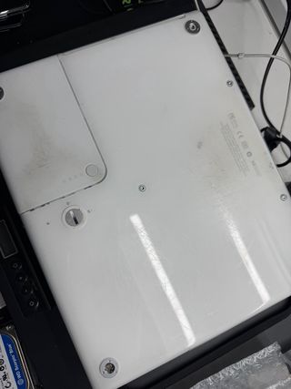 Apple iBook M6497 a funcionar