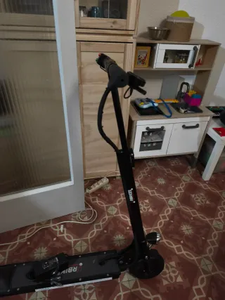 Patinete eléctrico Urbikes negro