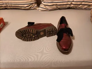 Zapatos charol burdeos lazo terciopelo