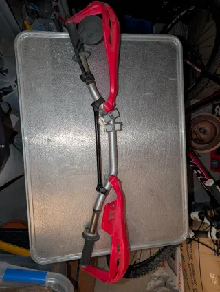 Manillar Moto con Paramanos Rojo y Plata