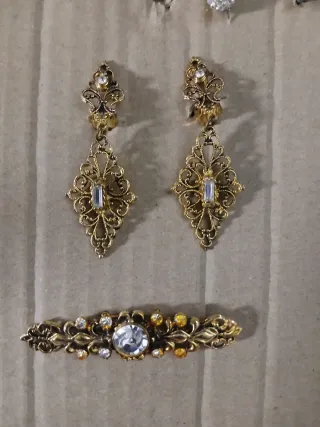 Lote de bisutería dorada