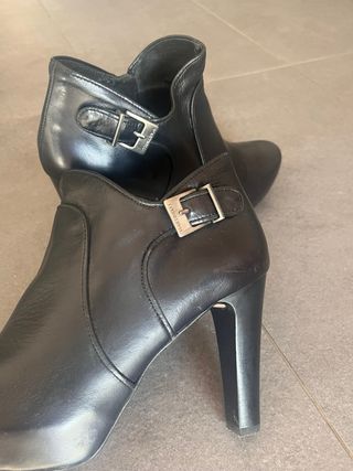 Botines de hebilla, negros de tacón con cremallera