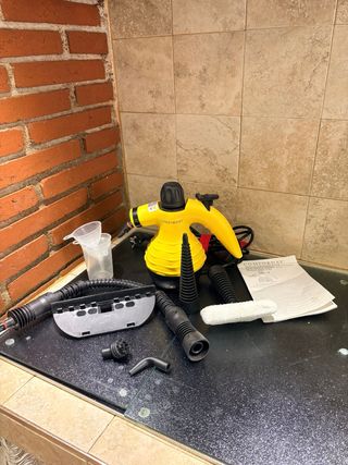 Vaporeta Comforday amarilla con accesorios