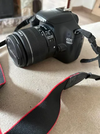 Cámara Canon Negra con Bolso