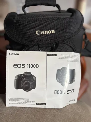 Cámara Canon Negra con Bolso