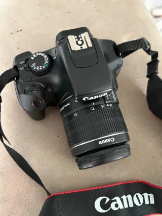 Cámara Canon Negra con Bolso