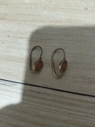 Pendientes antiguos coral oro bajo