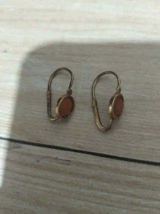Pendientes antiguos coral oro bajo