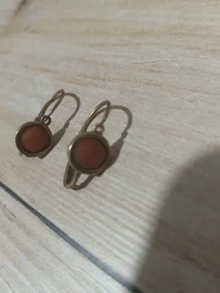 Pendientes antiguos coral oro bajo