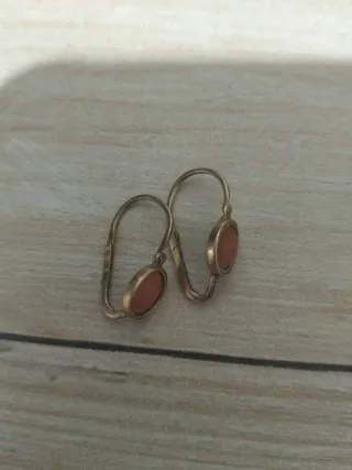 Pendientes antiguos coral oro bajo