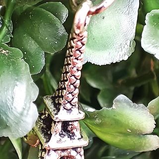 PENDIENTES COLGANTE Y CADENA PLATEADO TORRE EIFFEL