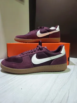 Scarpe Nike Bordeaux e Bianche