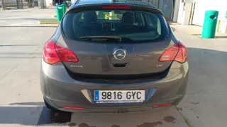 Opel Astra 2012