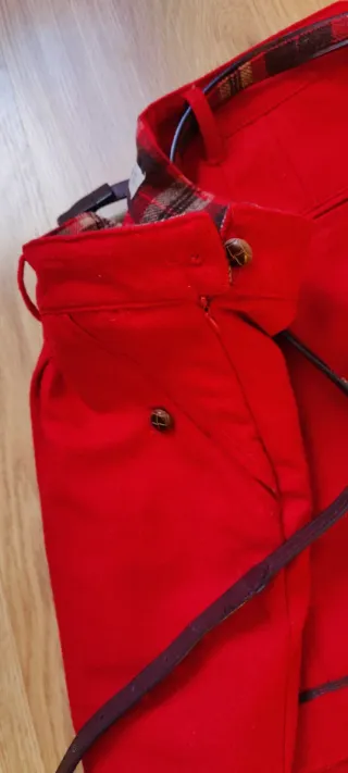 Falda Pull&Bear roja con cinturón