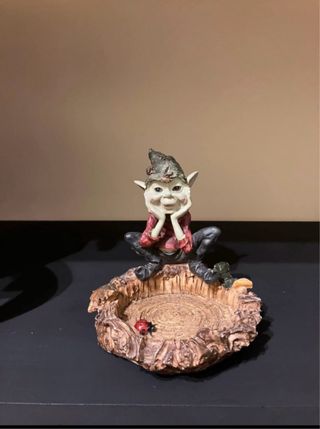 Statuina Pixie su Tronco