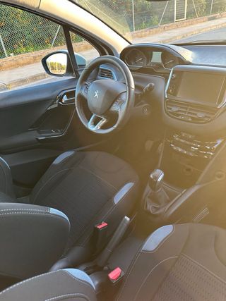 Peugeot 208 2015