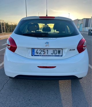 Peugeot 208 2015