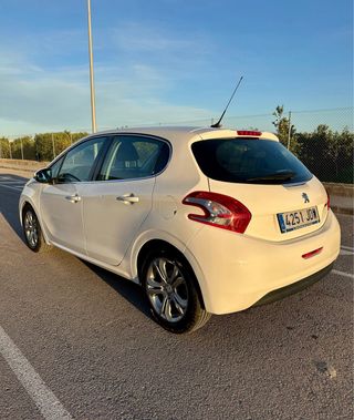 Peugeot 208 2015