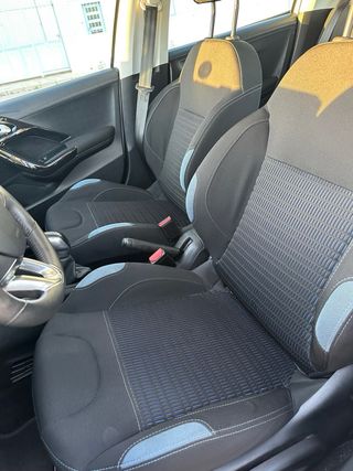 Peugeot 208 2015