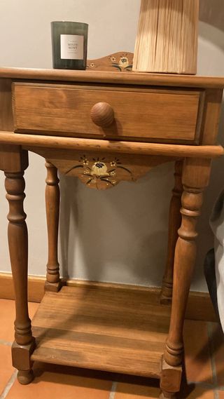 Mesa auxiliar de madera