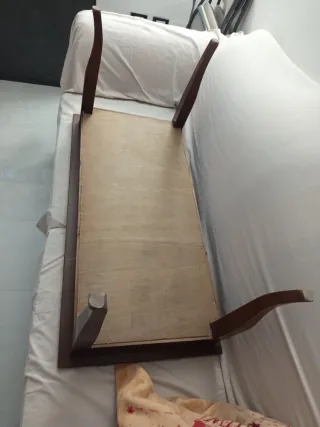 Tavolino legno e vetro con base decorata damascata