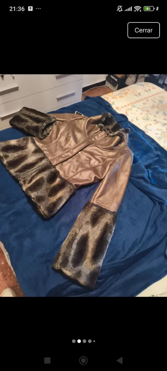 Abrigo marrón con detalles de pelo