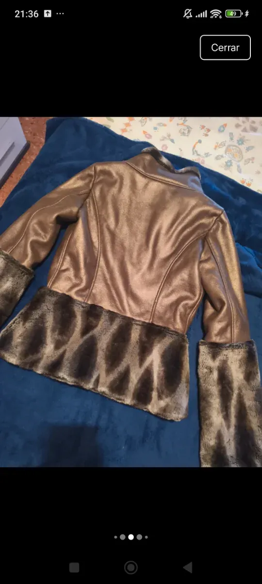 Abrigo marrón con detalles de pelo