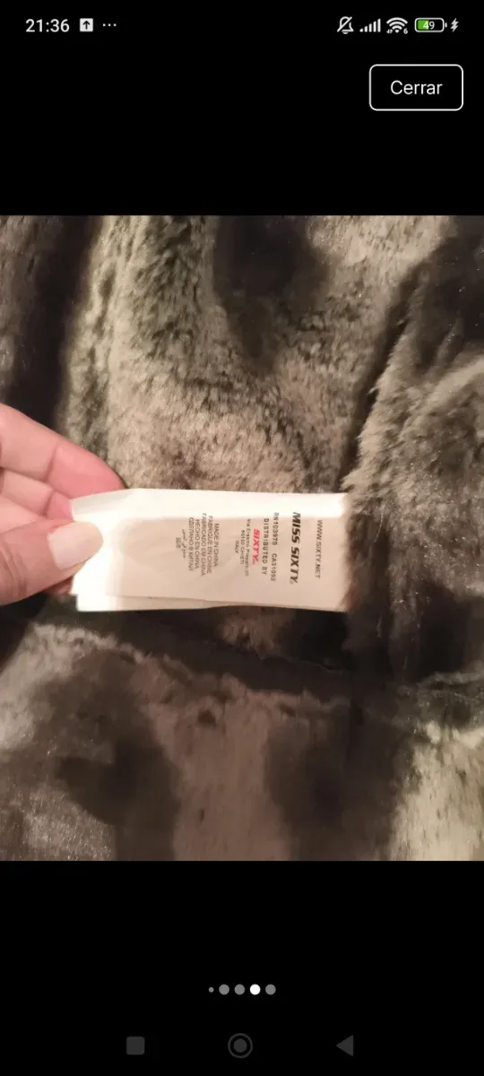 Abrigo marrón con detalles de pelo