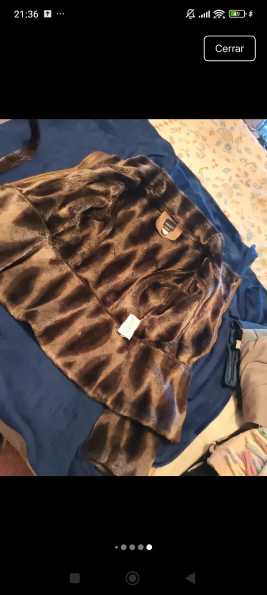 Abrigo marrón con detalles de pelo