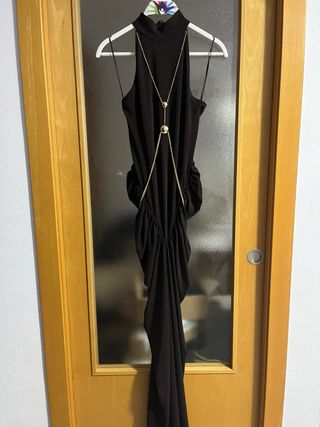 Vestido midi Zara Halter con cadena