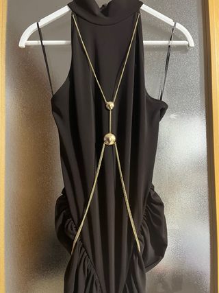 Vestido midi Zara Halter con cadena