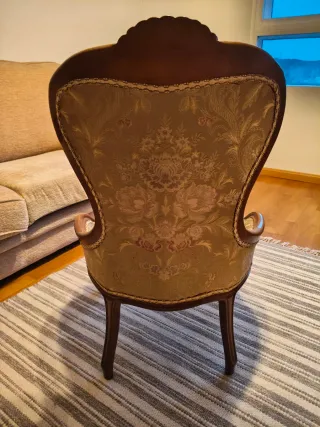 Sillón antiguo estilo clásico madera y tela