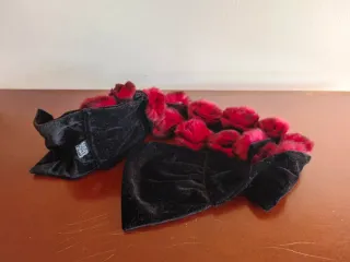 Bufanda de terciopelo con pompón de conejo