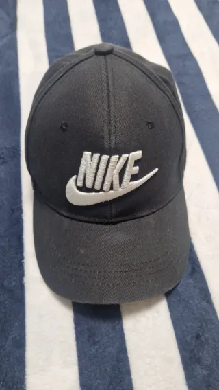 Gorra Nike Negra Logo Blanco