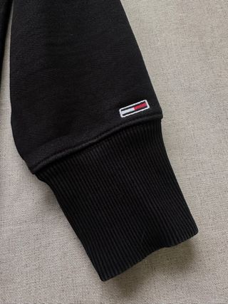 Sudadera Tommy Jeans Negra Logo Bandera